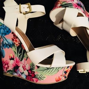 Floral wedges 🌸🌸